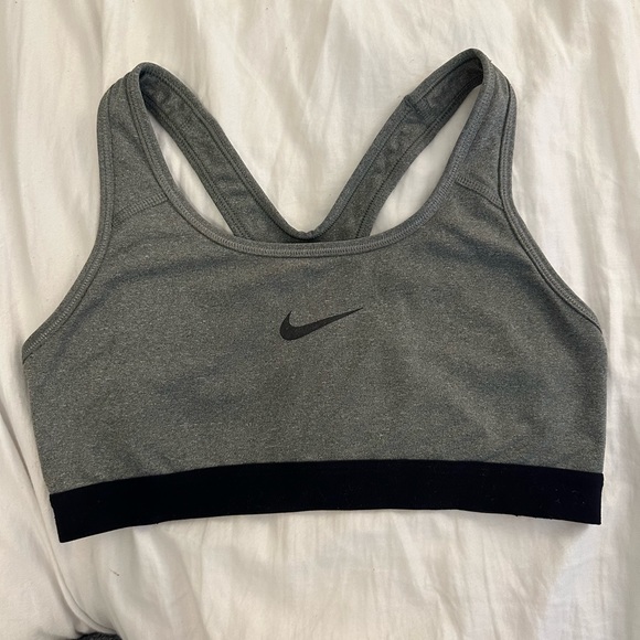 Nike sports bra - Picture 1 of 3